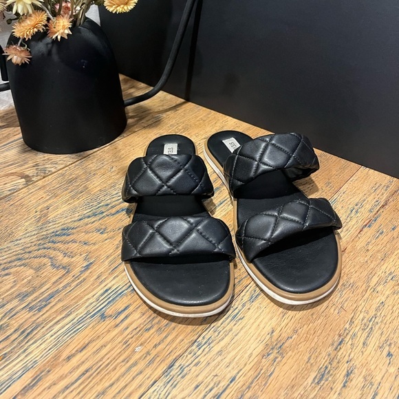 STEVE MADDEN – Black Quilted Slide Sandals – Size 8 - Picture 3 of 8